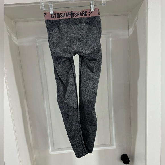 SOLD Gymshark Flex Leggings Gray Pink Size Small - Picture 4 of 4